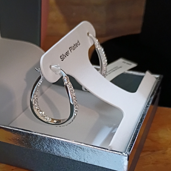 NWT Silver And Bling Earrings - Picture 6 of 12